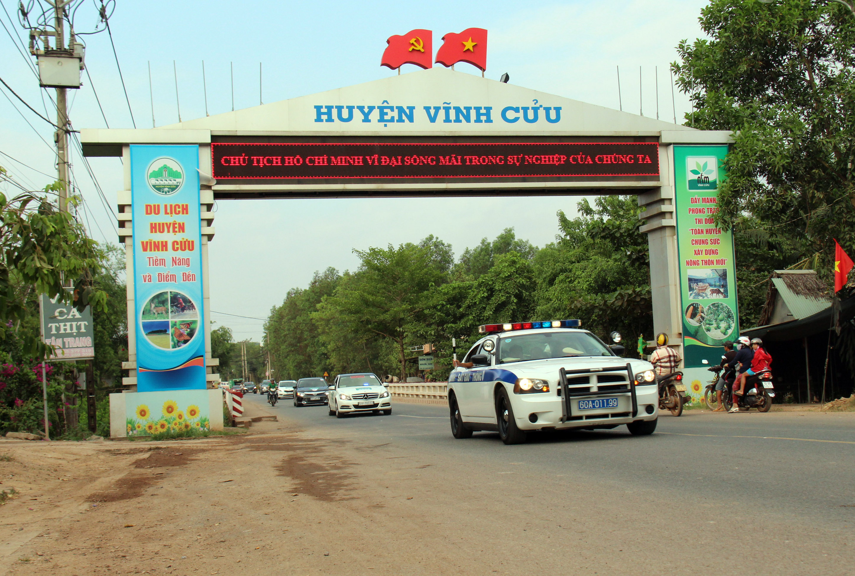 images2118607_caravan_01-1 Đoàn caravan diễu hành tuyên truyền bảo vệ môi trường tại huyện Vĩnh Cửu.
