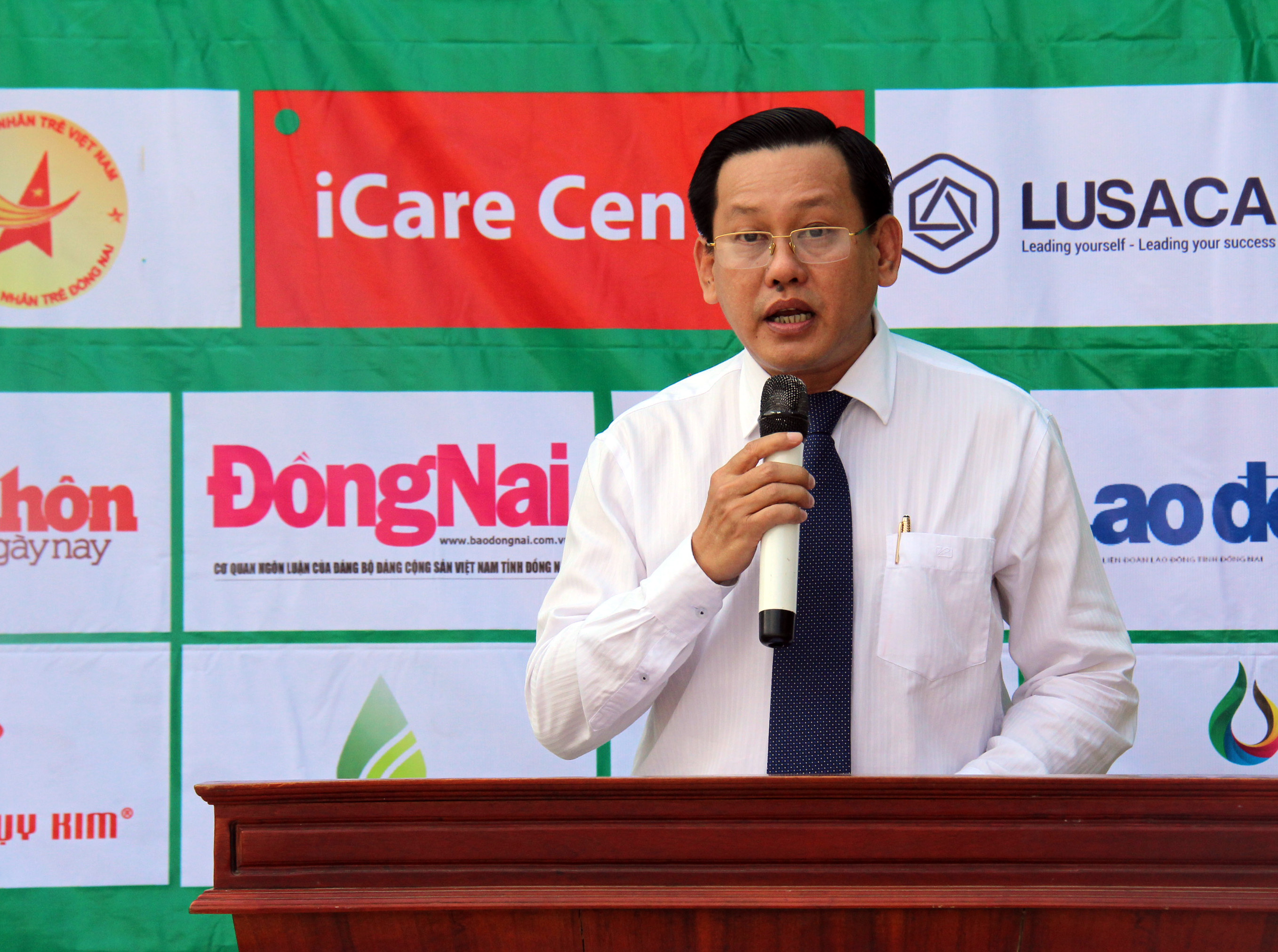 Giám đốc Sở Tài nguyên – môi trường Đặng Minh Đức phát biểu tại buổi lễ phát động chương trình Caravan doanh nhân tại Đồng Nai.